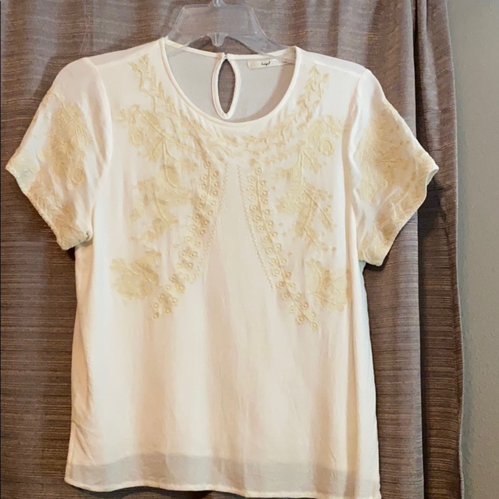 Short sleeved women’s top